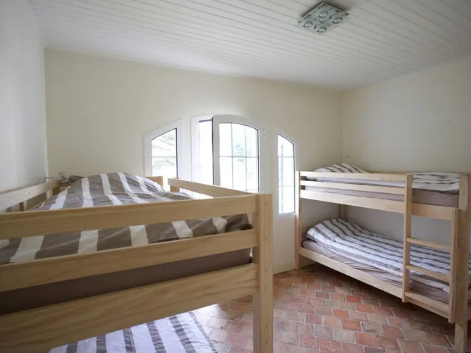 Room with 4 bunk beds