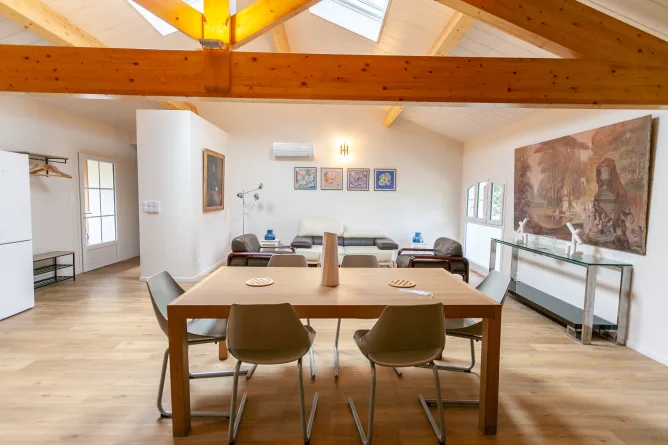 Coin repas du gîte le Grenier au domaine Darricau