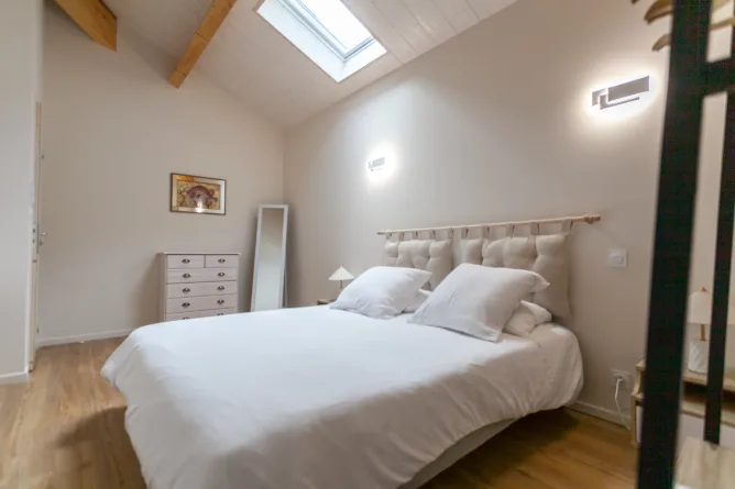 Bedroom with Queen Size bed