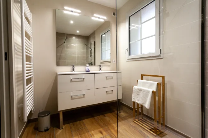 Salle de bain du gîte de l'Atelier à Darricau, Aureilhan, Landes