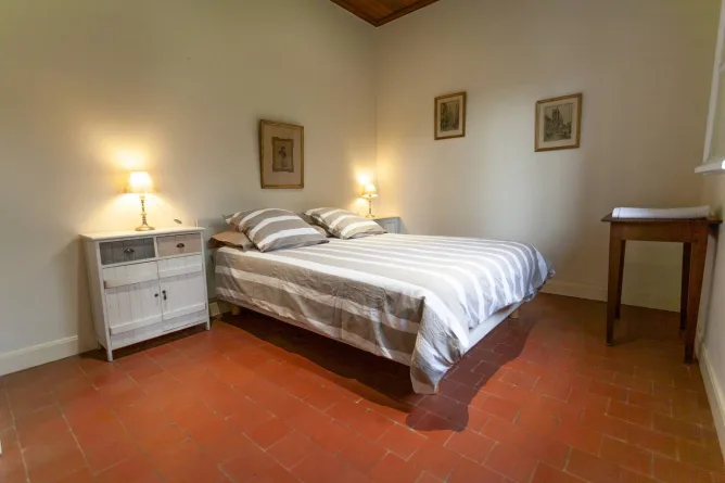 Room with 160x190 double bed with garden view
